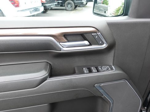 Used 2024 Chevrolet Silverado 1500 LT AWD/4WD image 16