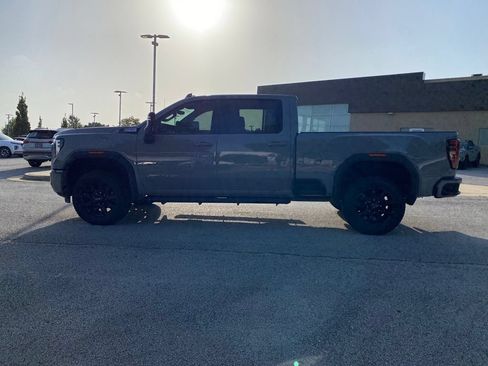 Used 2024 GMC Sierra 2500 AT4 w/ AT4 Premium Plus Package AWD/4WD image 4