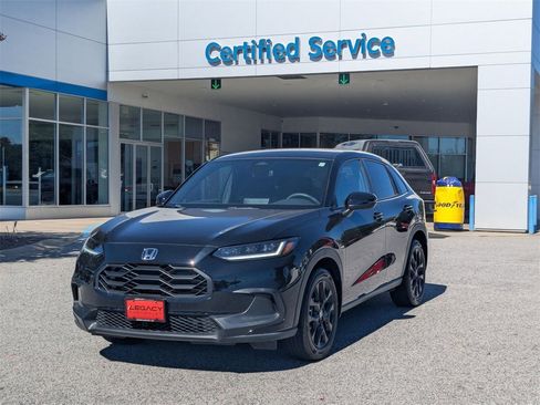 Used 2023 Honda HR-V Sport image 4