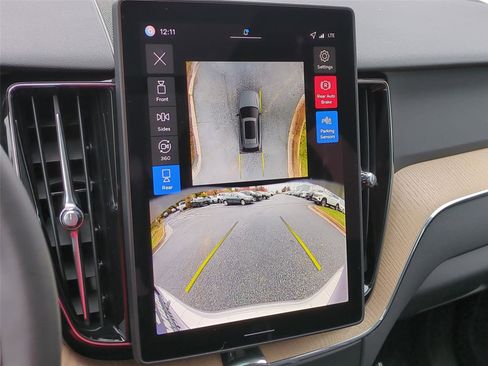 New 2026 Volvo XC60 B5 Plus w/ Protection Package Premier AWD/4WD image 12