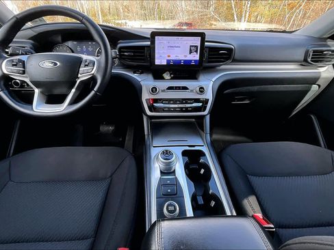 Used 2023 Ford Explorer XLT image 16