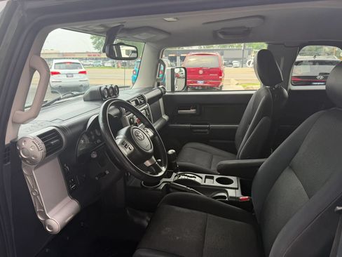 Used 2014 Toyota FJ Cruiser 4WD w/ Upgrade Package image 3