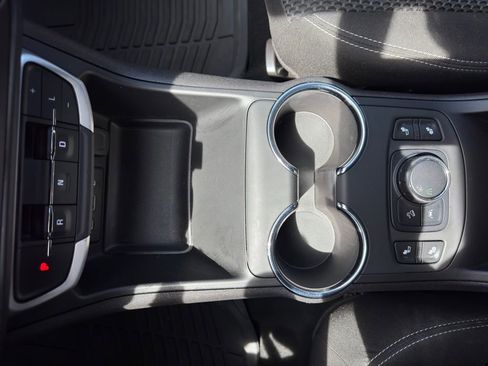 Used 2024 GMC Terrain SLE w/ Driver Convenience Package FWD image 26