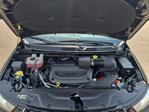 Used 2025 Chrysler Pacifica Select FWD image 34