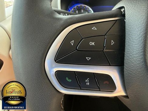 Used 2024 Chrysler Pacifica Touring-L FWD image 10