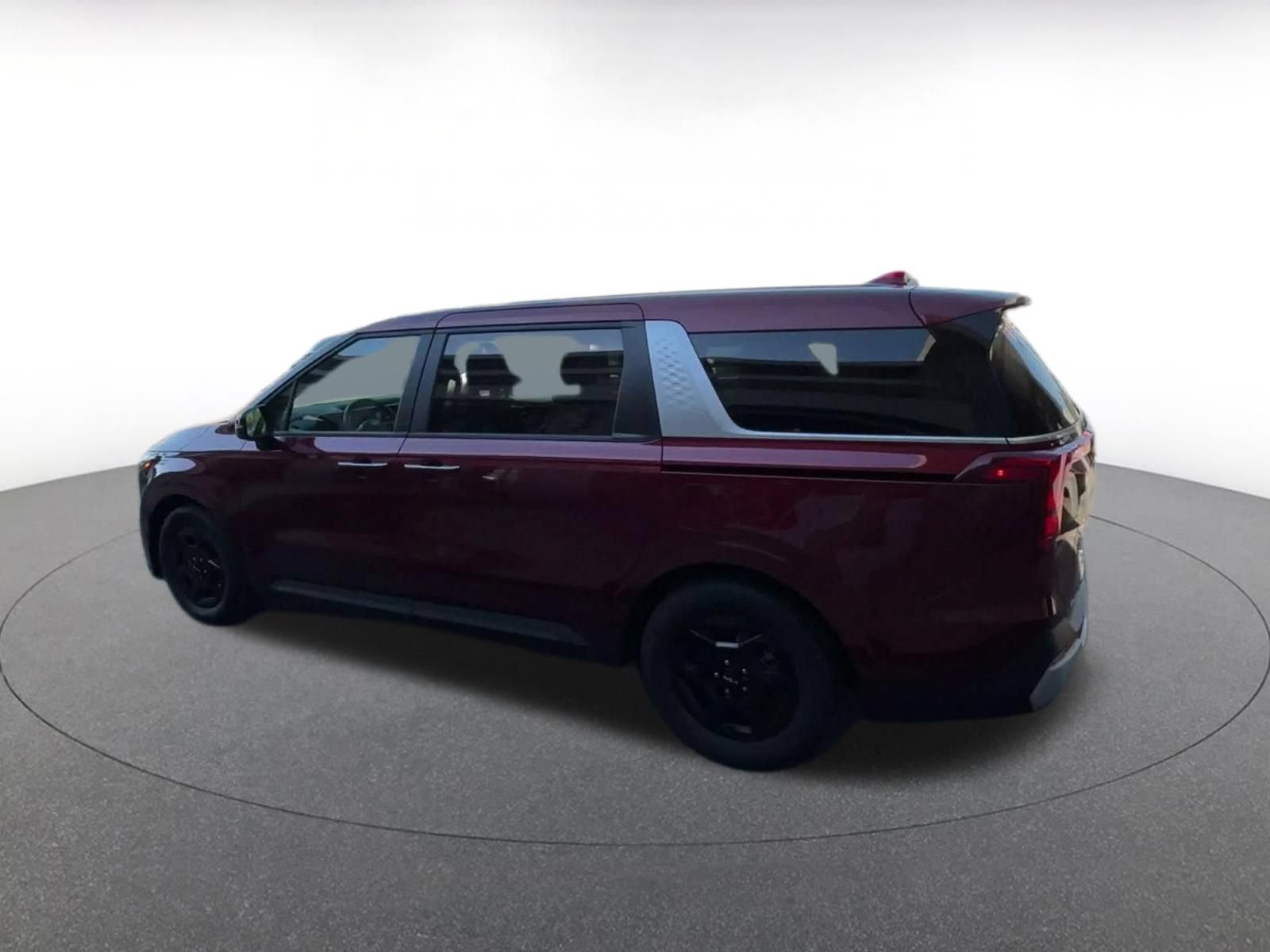 Used 2026 Kia Carnival FWD image 9
