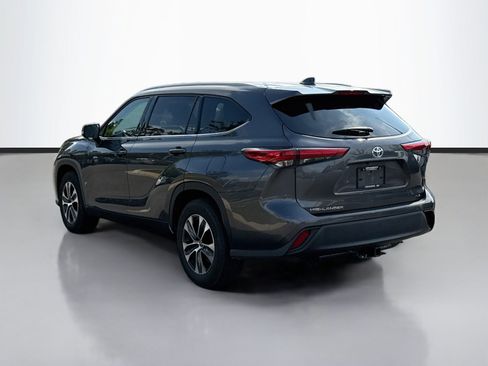 Used 2022 Toyota Highlander XLE FWD image 5