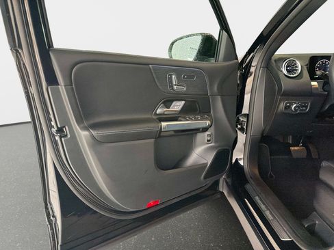 Used 2026 Mercedes-Benz GLB 250 image 18