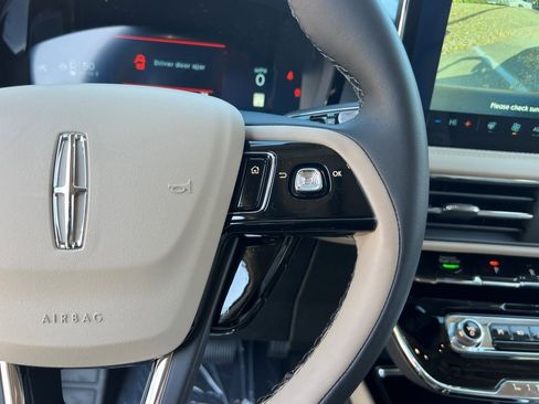 New 2026 Lincoln Corsair Premiere image 20