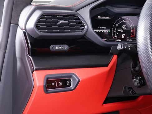 Used 2022 Lamborghini Urus AWD/4WD image 34