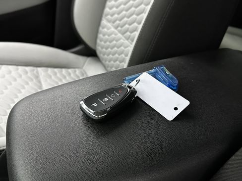 Used 2021 Chevrolet Equinox LS w/ LS Convenience Package image 13