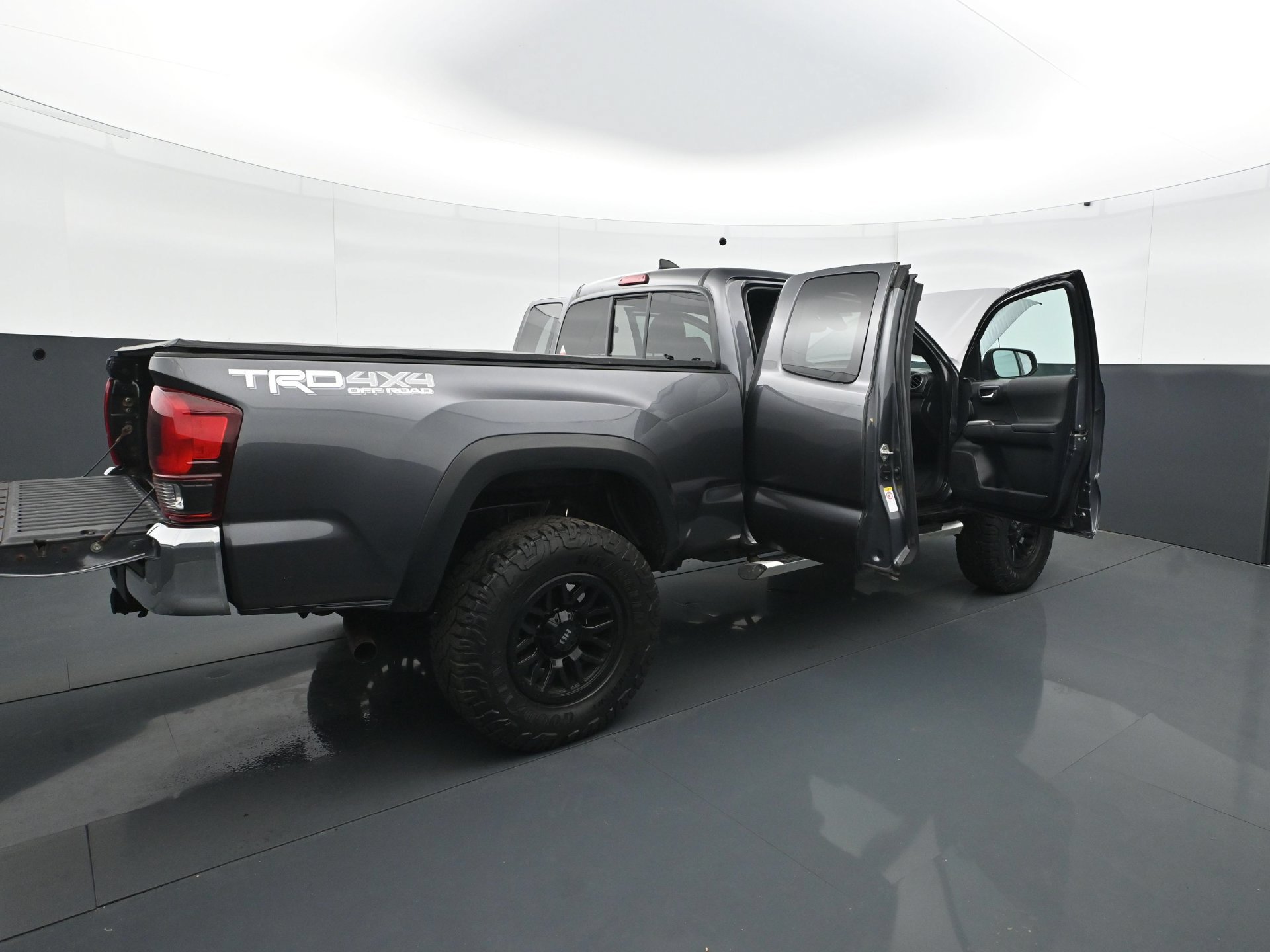 Used 2019 Toyota Tacoma TRD Off-Road AWD/4WD image 33