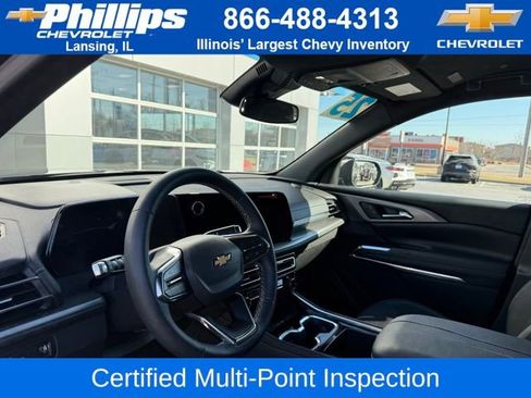 Used 2025 Chevrolet Traverse LT image 7