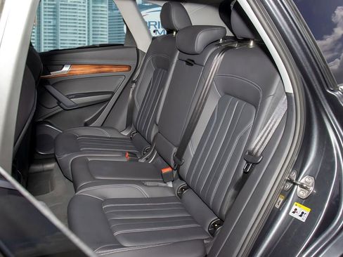 Used 2023 Audi Q5 2.0T Premium w/ Convenience Package image 7