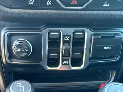 Used 2024 Jeep Wrangler Sport S image 23