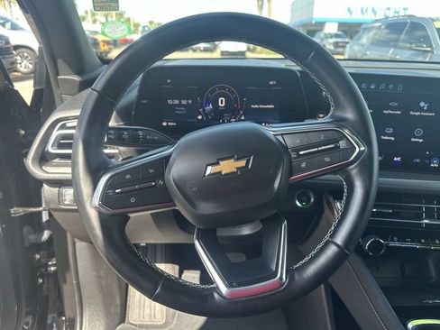 Used 2025 Chevrolet Traverse LT FWD image 21