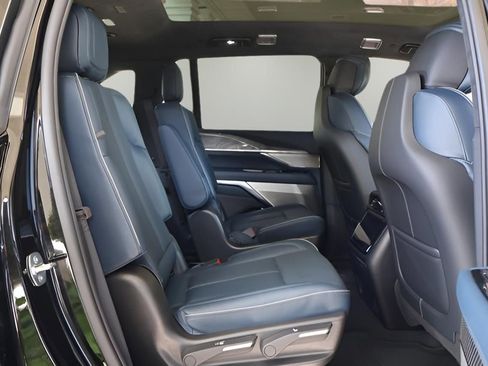 New 2025 Cadillac Escalade IQ Luxury 2 w/ LPO, Radiant Package image 15