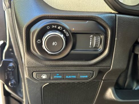 Used 2024 Jeep Wrangler Unlimited w/ Convenience Group AWD/4WD image 24
