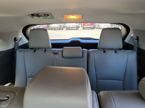 Used 2020 Toyota Highlander XLE AWD/4WD image 15