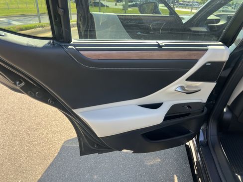 Used 2025 Lexus ES 350 Ultra Luxury w/ Accessory Package (Z2) FWD image 31