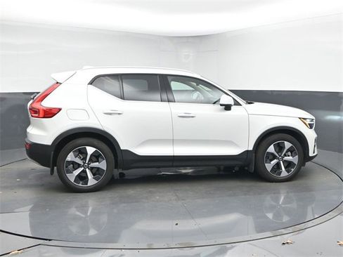 Used 2023 Volvo XC40 B4 Plus w/ Protection Package Premier image 8