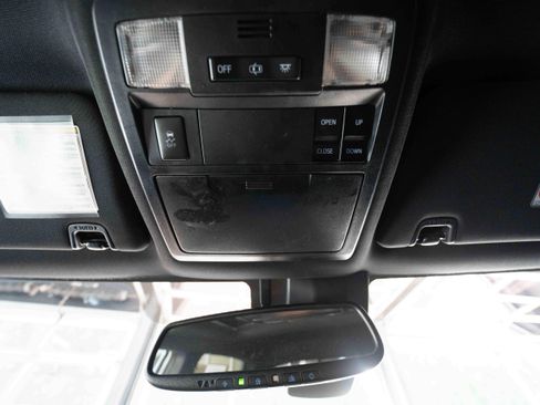 Used 2019 Toyota Tacoma SR5 AWD/4WD image 18