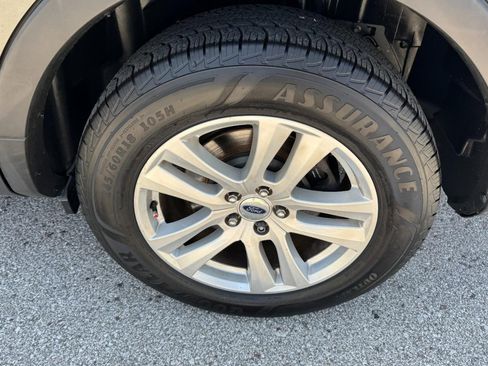 Used 2018 Ford Explorer XLT w/ Equipment Group 202A FWD image 7