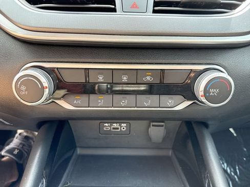 Used 2024 Nissan Altima 2.5 SR FWD image 18