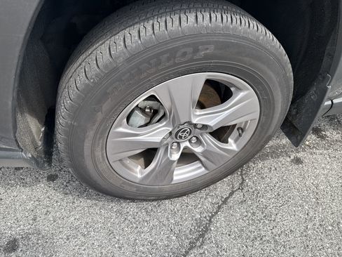 Used 2022 Toyota RAV4 XLE image 3