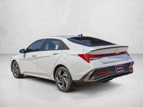 Used 2025 Hyundai Elantra SEL FWD image 7