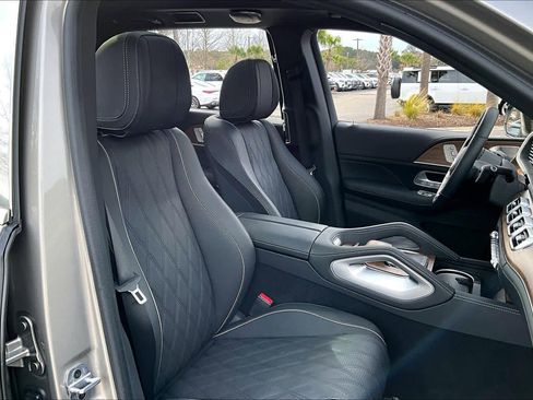 Used 2024 Mercedes-Benz Maybach GLS 600 4MATIC image 8