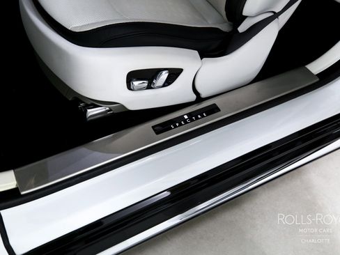 Used 2024 Rolls-Royce Spectre w/ Spectre Launch Package image 20
