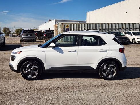Used 2024 Hyundai Venue Limited image 4