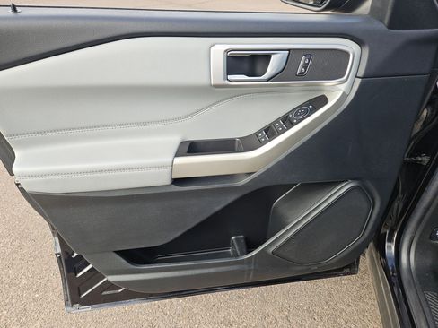 Used 2022 Ford Explorer XLT w/ Equipment Group 202A image 11