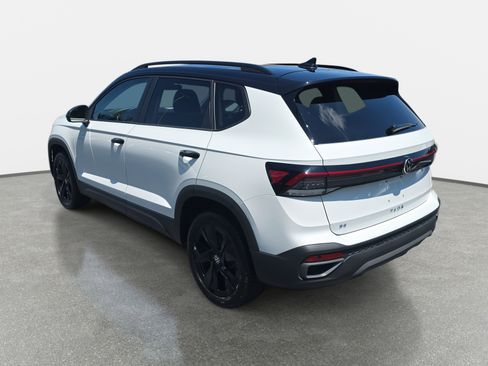 New 2025 Volkswagen Taos SE image 5