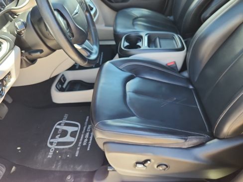 Used 2020 Chrysler Voyager Lxi FWD image 10