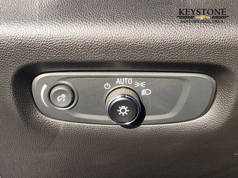 Used 2023 Chevrolet Traverse LT image 23