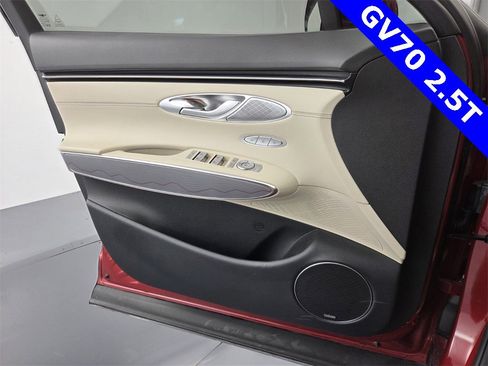 Used 2023 Genesis GV70 2.5T w/ Advanced Package image 41