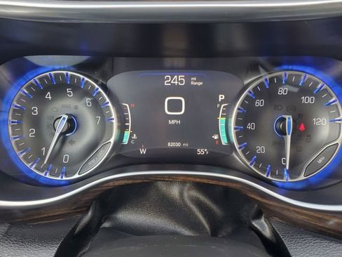 Used 2023 Chrysler Pacifica Limited FWD image 19