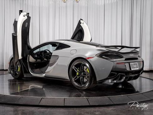 Used 2017 McLaren 570S RWD image 17