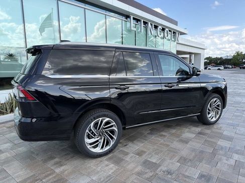 New 2026 Lincoln Navigator Reserve AWD/4WD image 2