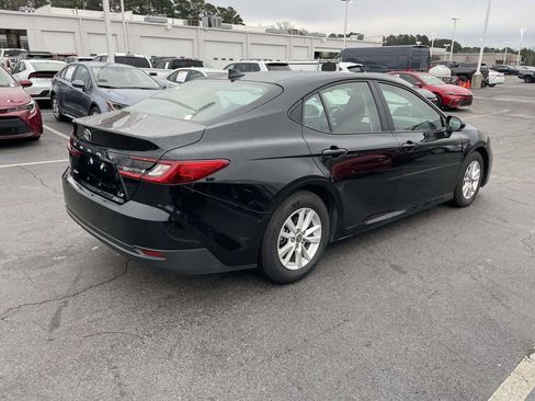 Used 2025 Toyota Camry LE image 10