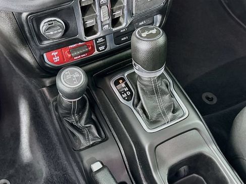 Used 2024 Jeep Wrangler Unlimited Rubicon 4xe AWD/4WD image 18