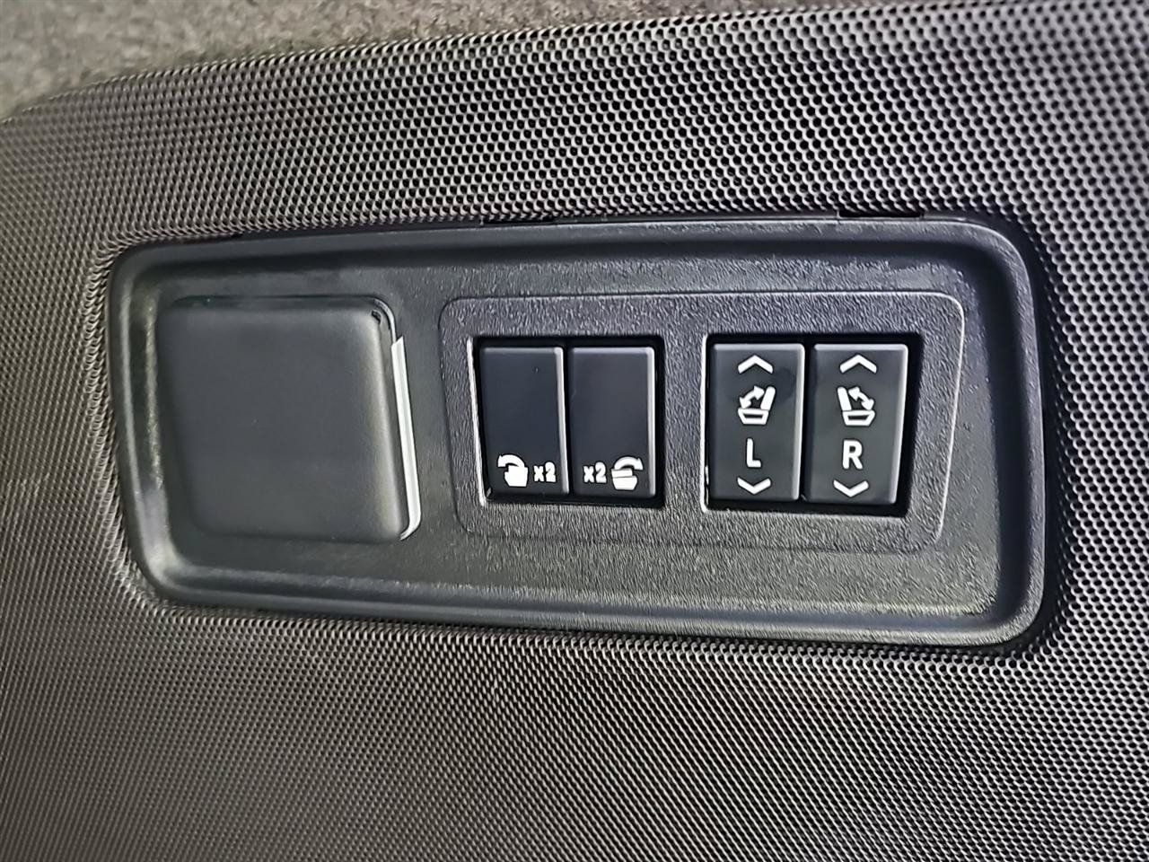 Used 2024 Cadillac Escalade Sport w/ Touring Package AWD/4WD image 18