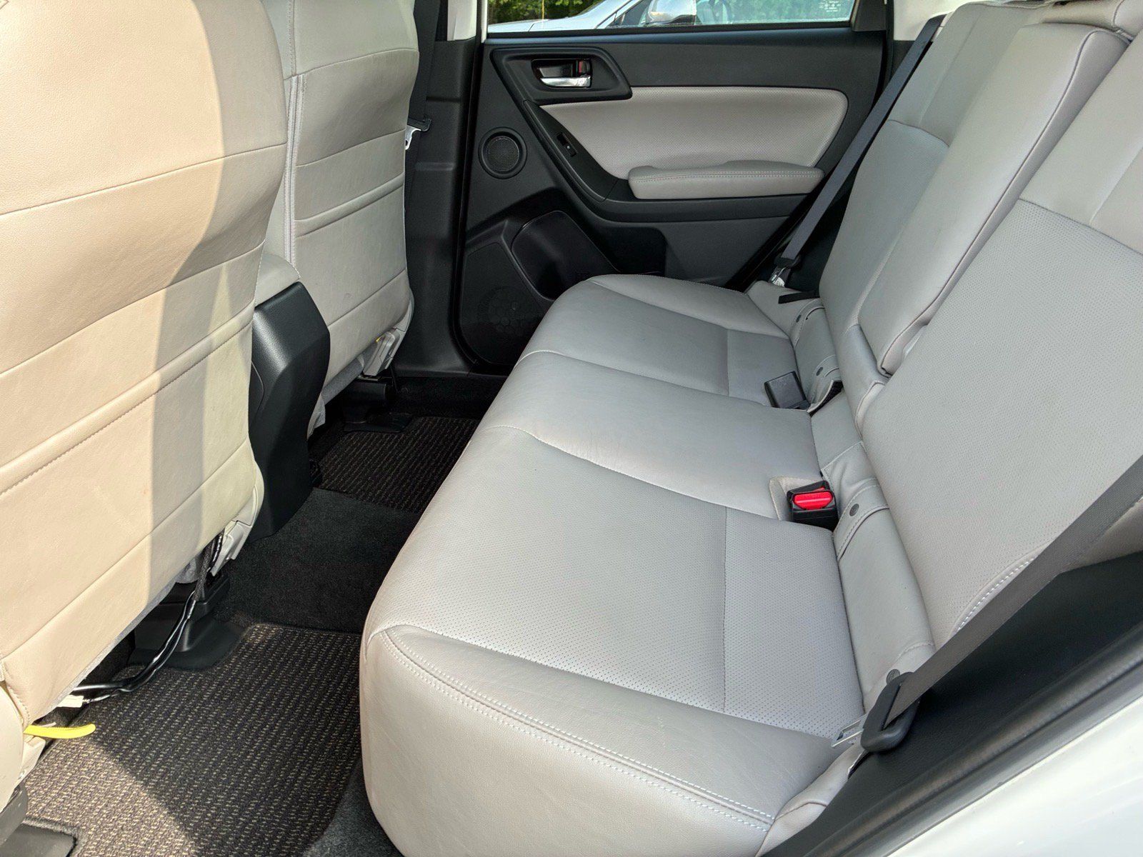Used 2016 Subaru Forester 2.5i Limited AWD/4WD image 9