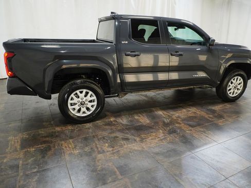 Certified 2025 Toyota Tacoma SR5 image 4