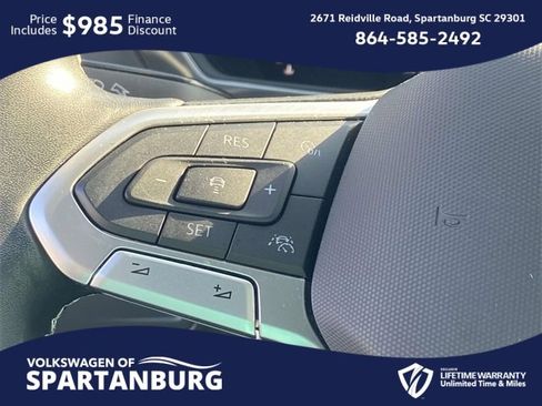 Used 2023 Volkswagen Tiguan SE w/ Panoramic Sunroof Package image 18