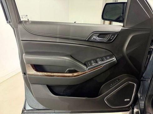 Used 2019 GMC Yukon SLT w/ Graphite Performance Edition AWD/4WD image 10