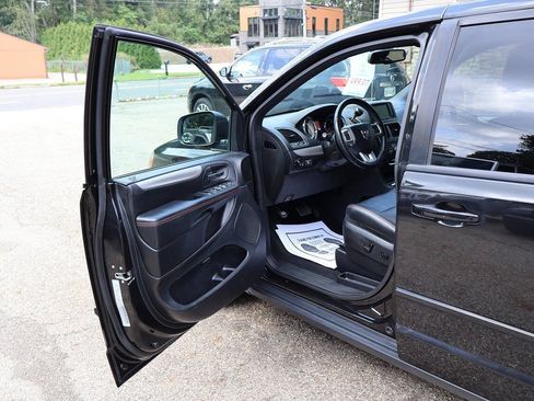 Used 2017 Dodge Grand Caravan GT FWD image 11