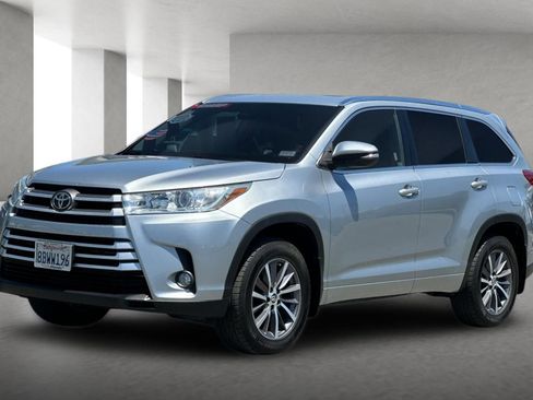 Used 2018 Toyota Highlander XLE AWD/4WD image 8